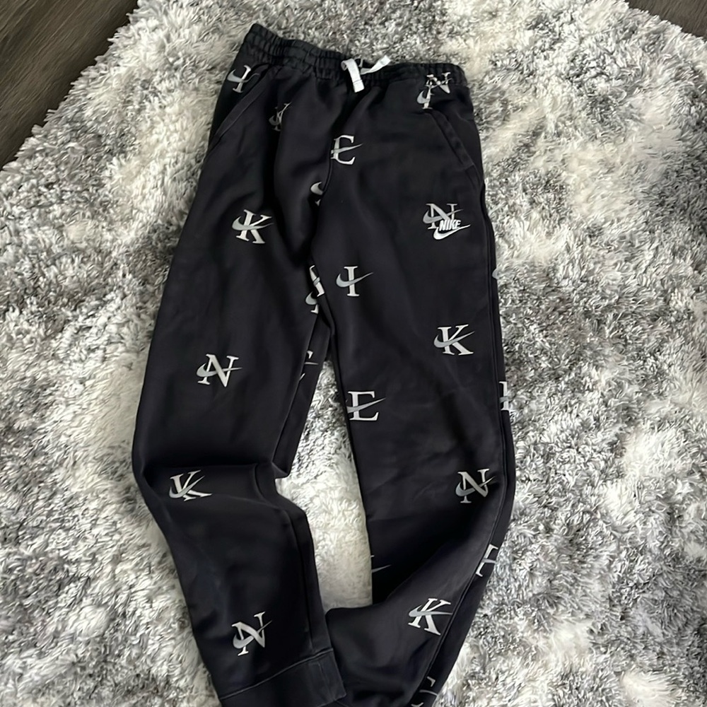 Youth Boys Nike Joggers size XL